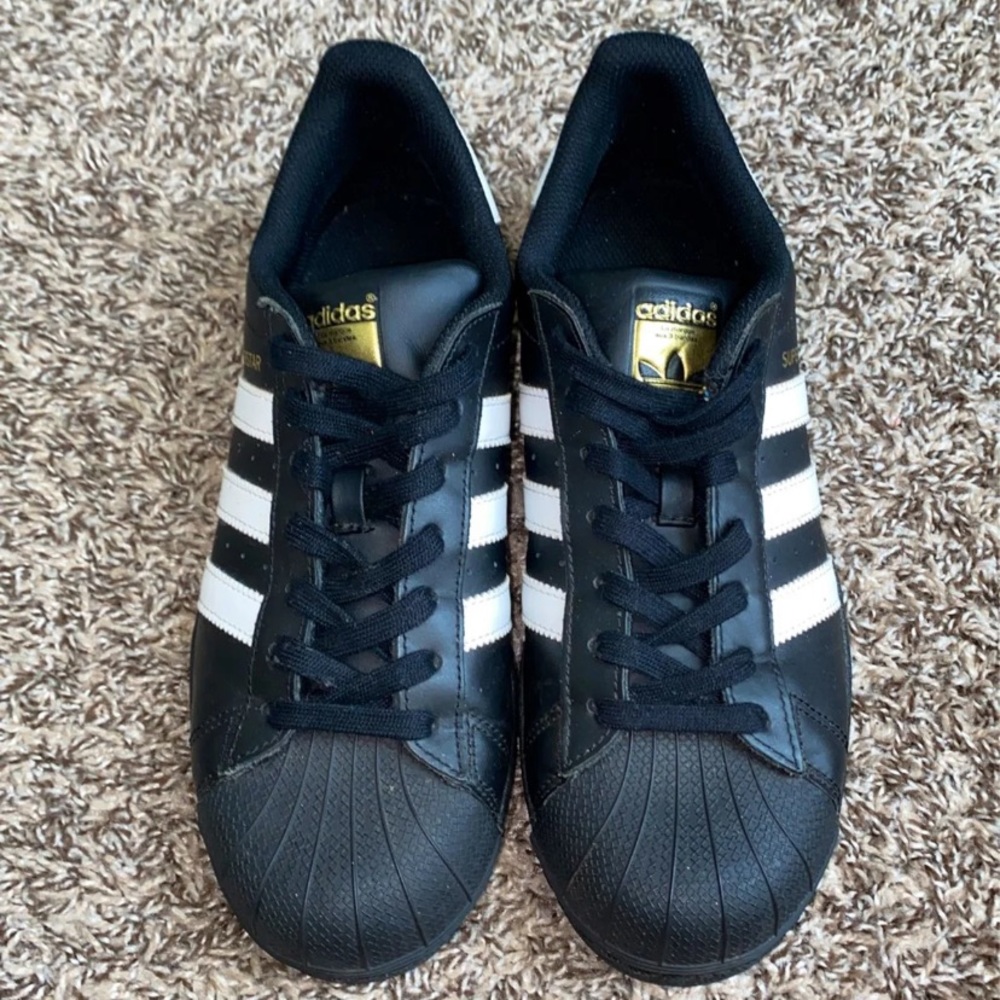 Adidas superstars